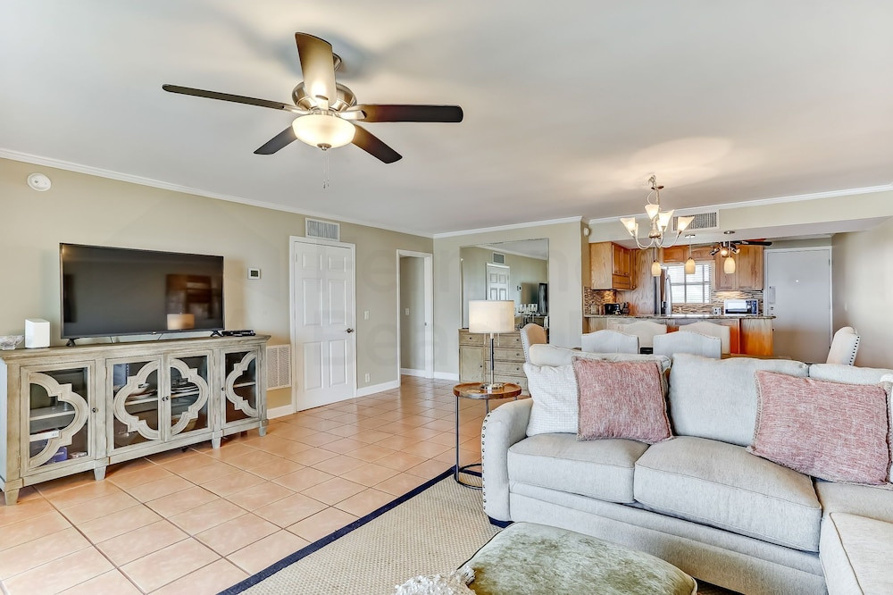 6th Floor, Updated and Beautiful! Oceanfront Condo With Balcony, Fishing Pier