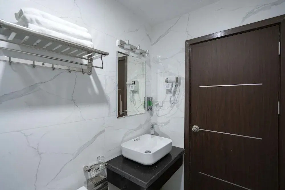 Sun Bay Tuan Chau Hotel