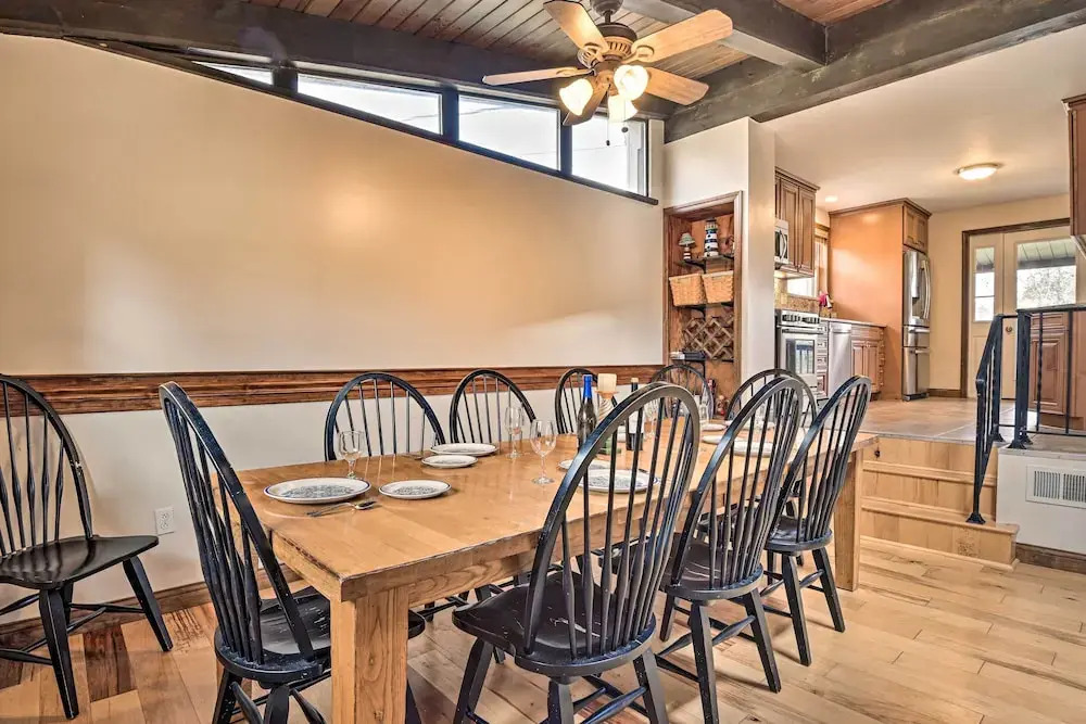 Indian Lake Retreat w/ Wet Bar & Covered Deck