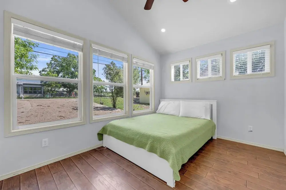 River Oaks Place