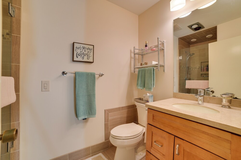 Harbor Springs Condo w/ Fireplace Near Skiing!