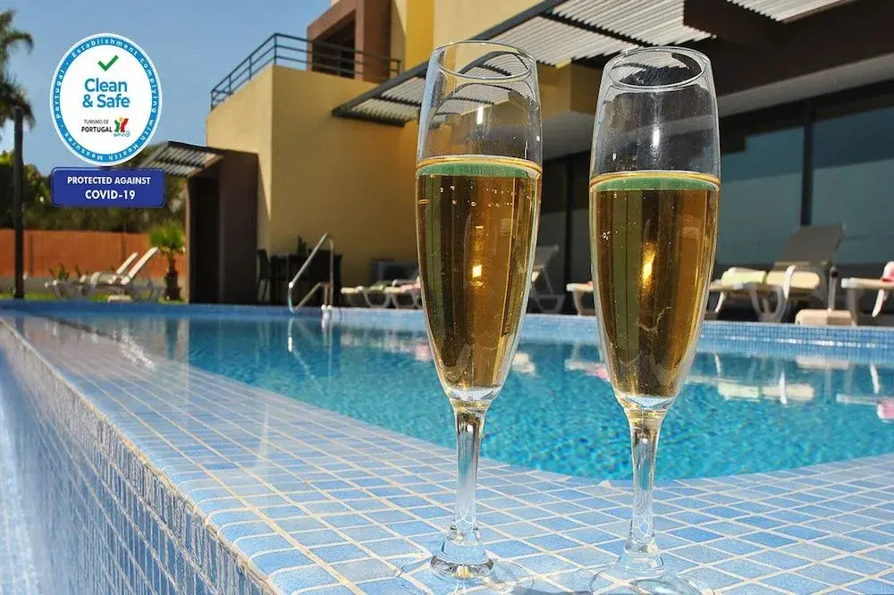 Villa Bahamas - Jacuzzi e piscina aquecível em Armação de Pêra