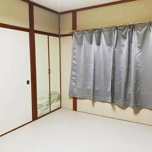 Cozy Penguin House Bibai