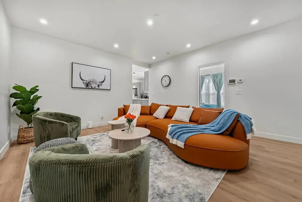 Massive 8BR Home in Hayward With AC Free Parking