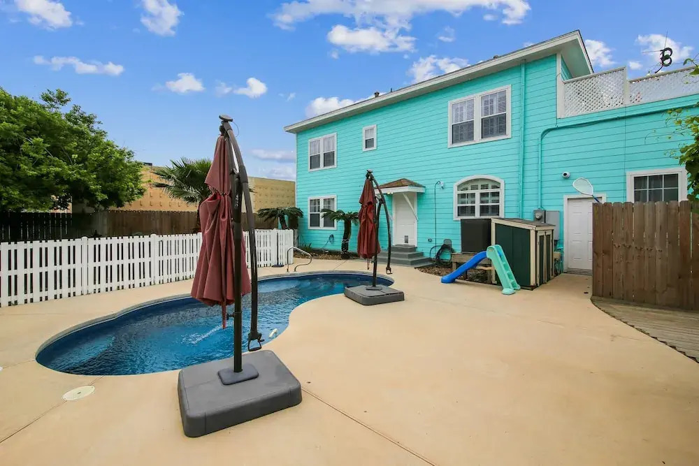 The Turquoise Turtle 4 Bedroom Home
