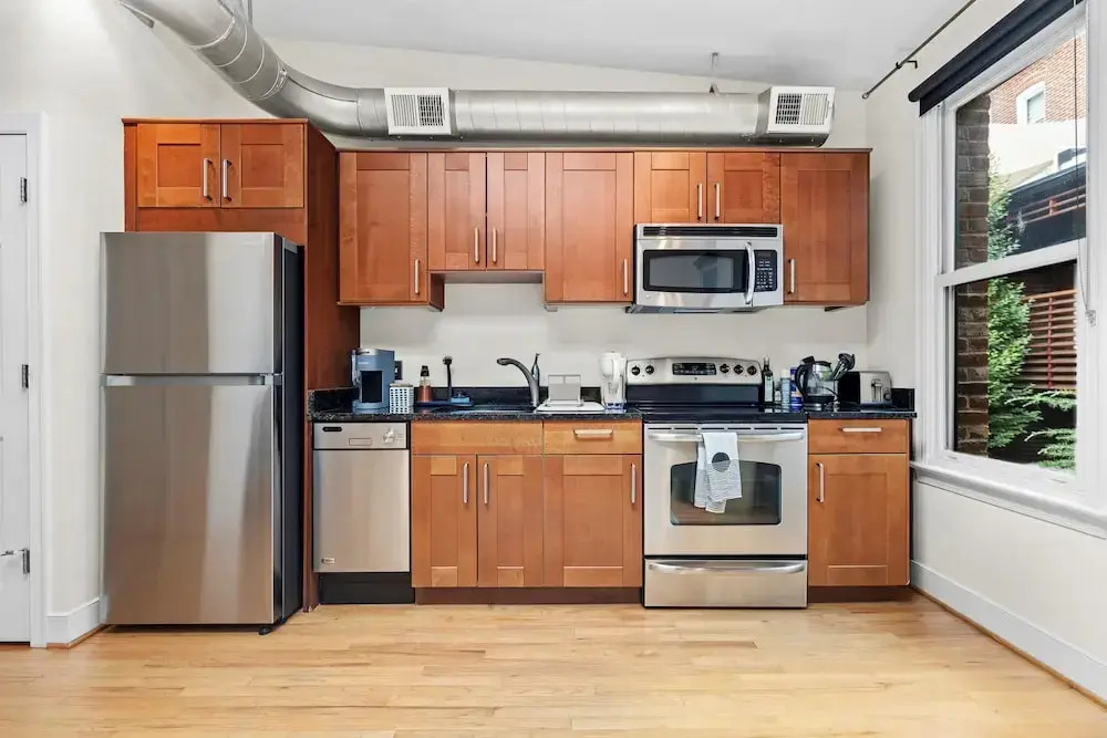 Logan Circle Carriage House 1b-1b Central Bright