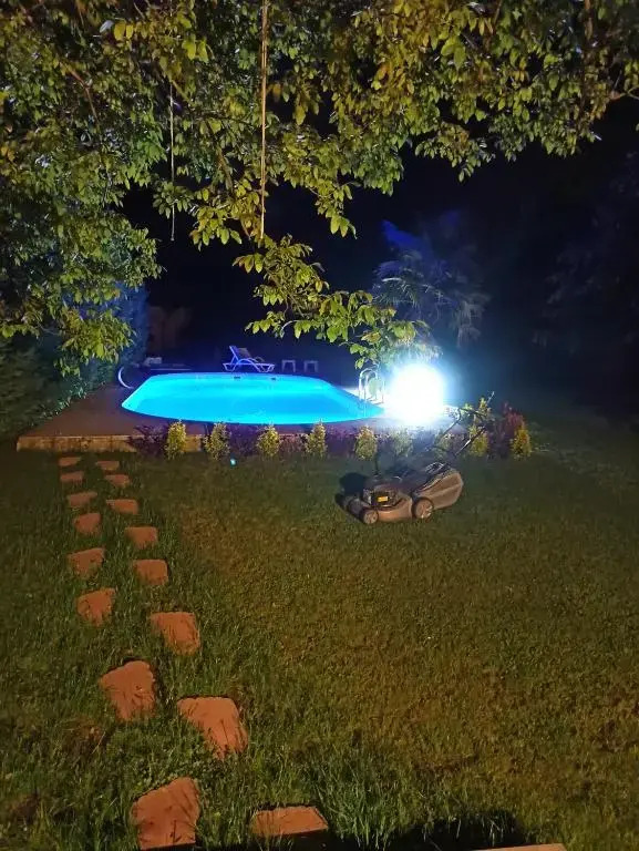 Ekşi̇ House