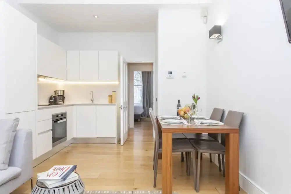 Royal Residence Charming 2 Bedroom - Talbot 3b