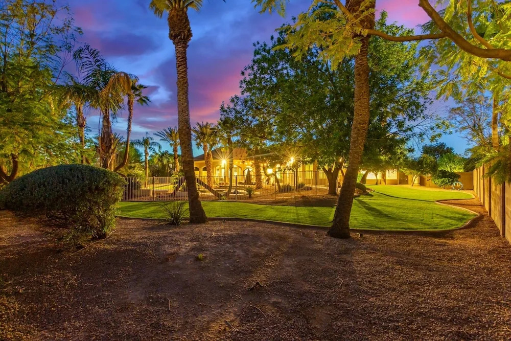 Cloud Chandler 4 Bedroom Home by RedAwning