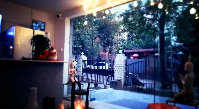 Hutong Inn