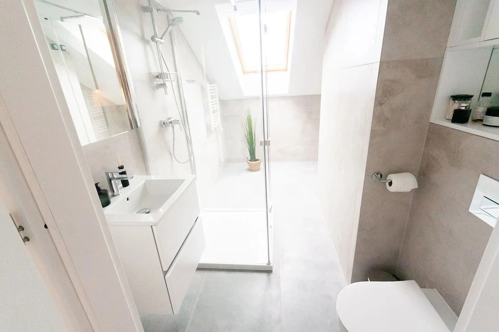 Large, Comfortable Apartment for 2 People
