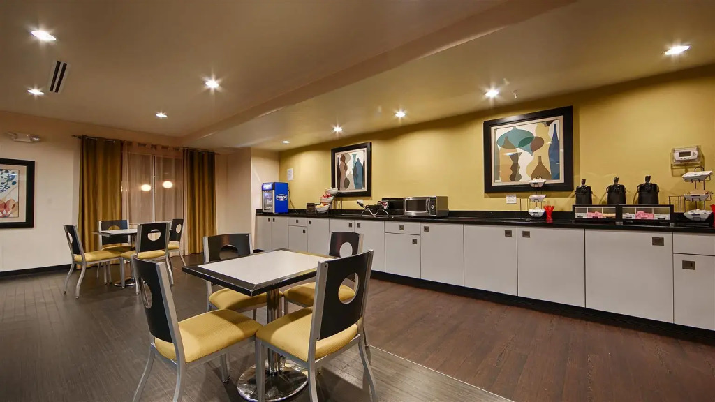Best Western Douglas Inn & Suites