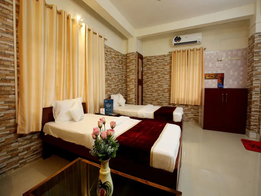 OYO 9637 Hotel Upasana Palace 2