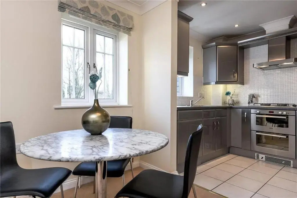 Sunny 1 bed apartment in a quiet central location