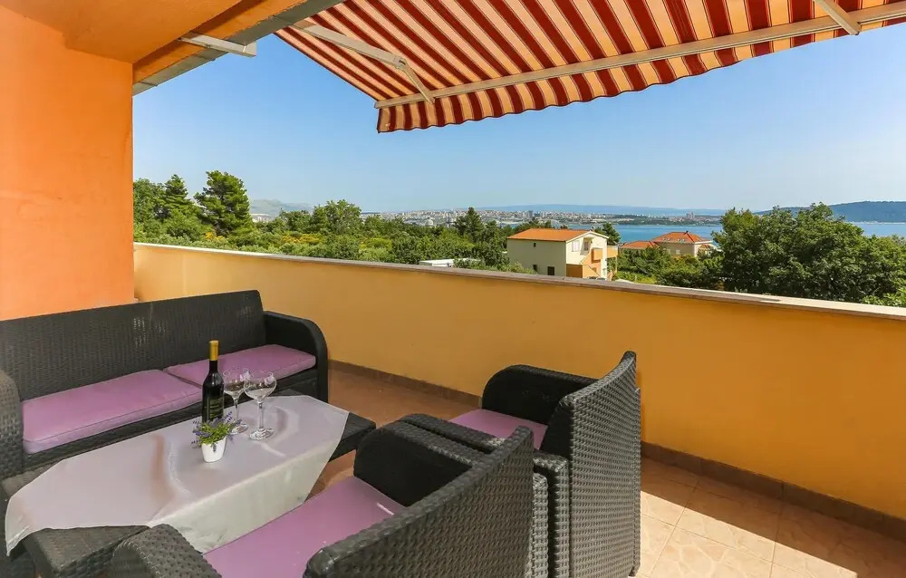 Stunning Home in Kastel Sucurac With 5 Bedrooms, Wifi and Outdoor Swimming Pool