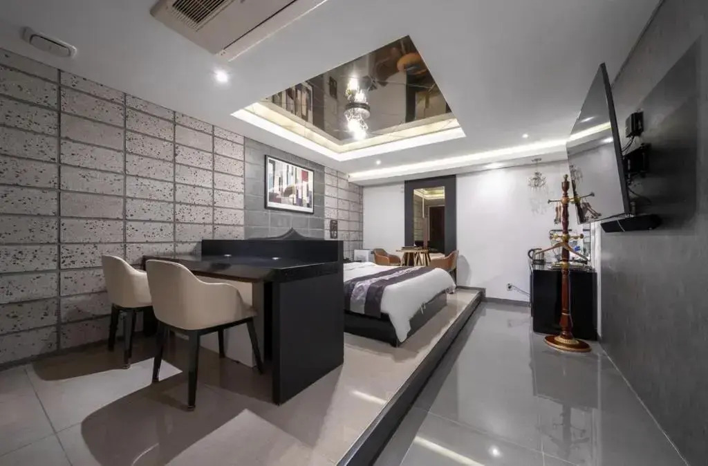 Lovely 3-BHK holiday home with free parking