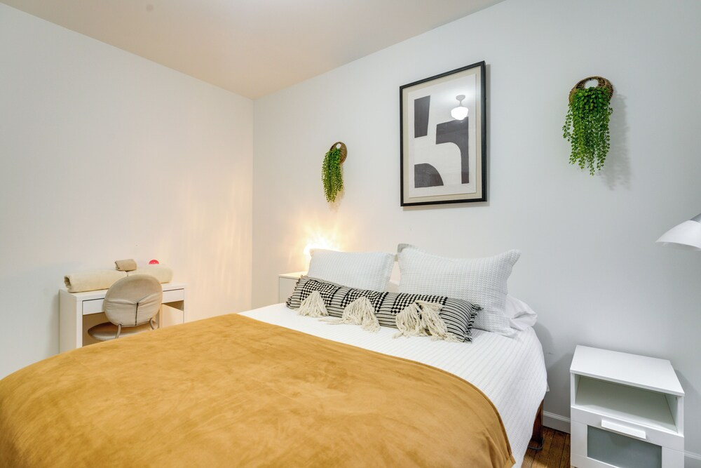 1 Mi to Comerica Park: Convenient Couple's Retreat