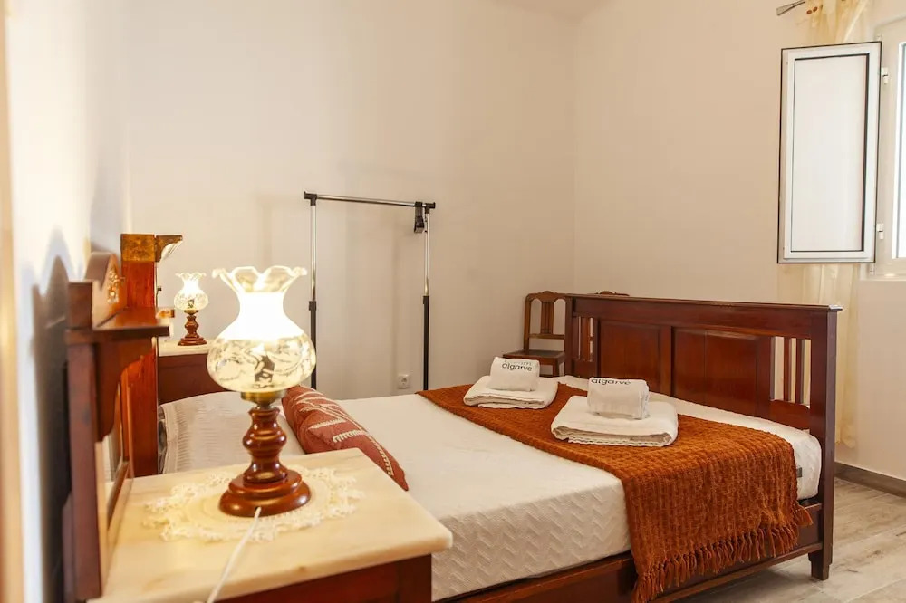 B100 - Abrotea Quaint 2 Bed Apartment in Lagos