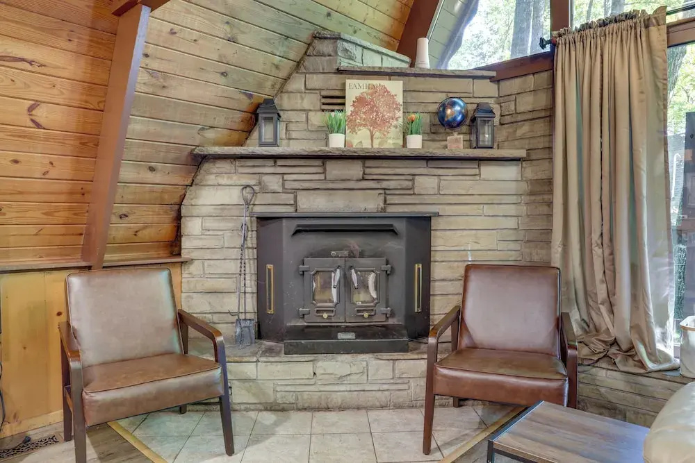 Cabin w/ Hot Tub: 2 Mi to Downtown Gatlinburg!