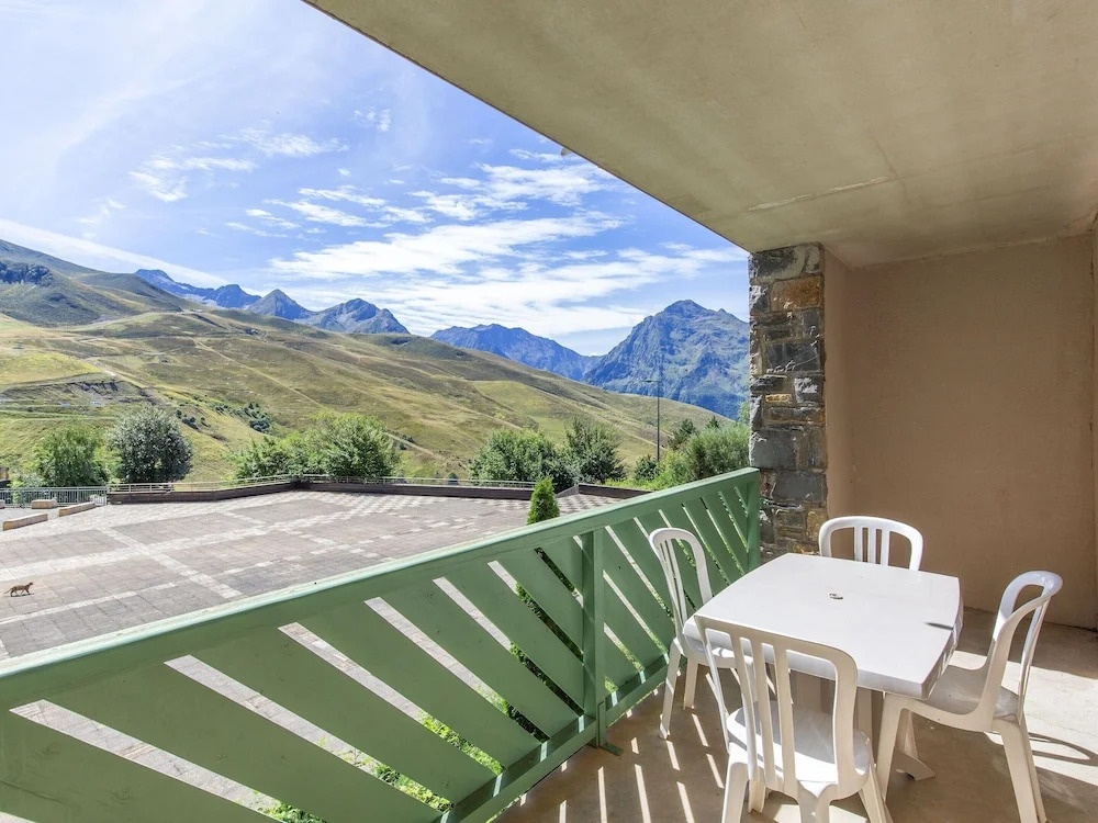 Central Auris-en-oisans Stay for 4