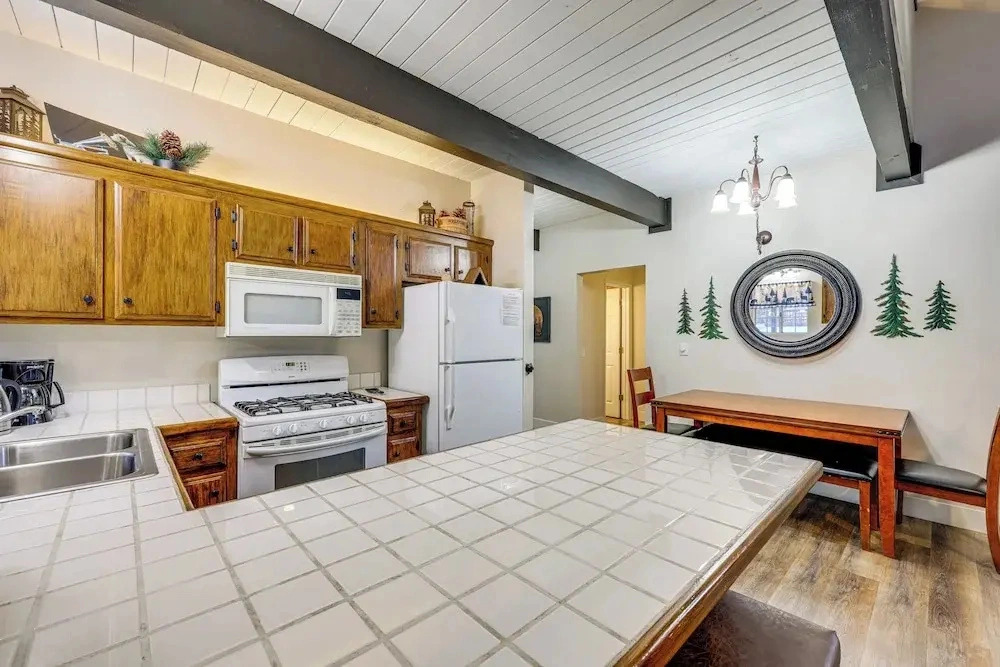< 1 Mi to Bear Mtn! Family Ski Cabin w/ Game Room