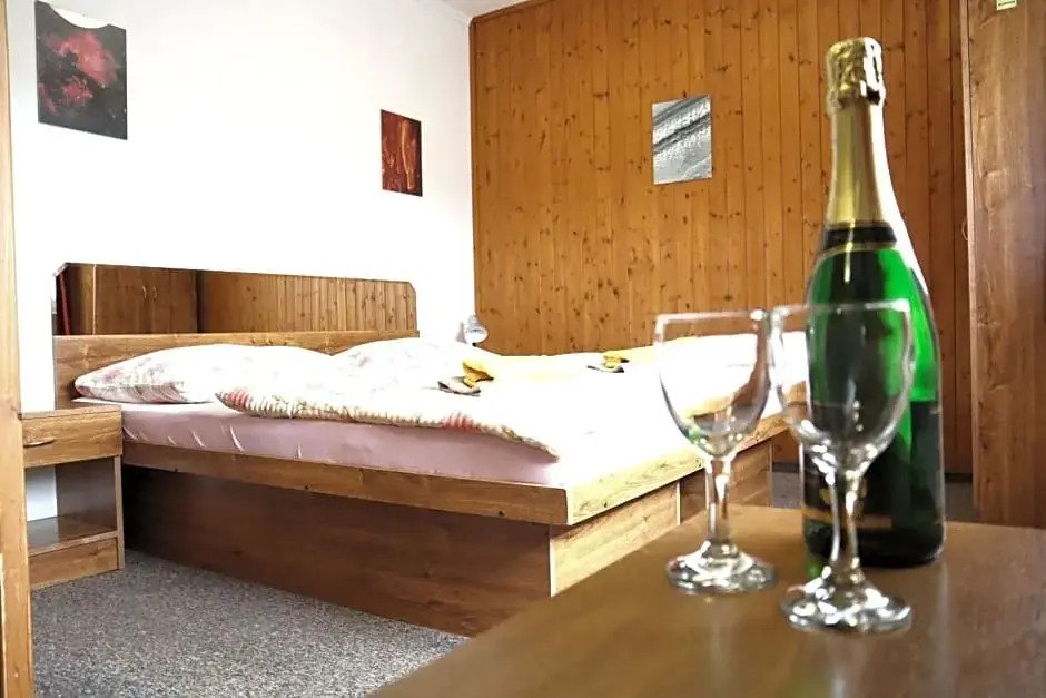 Hotel 66