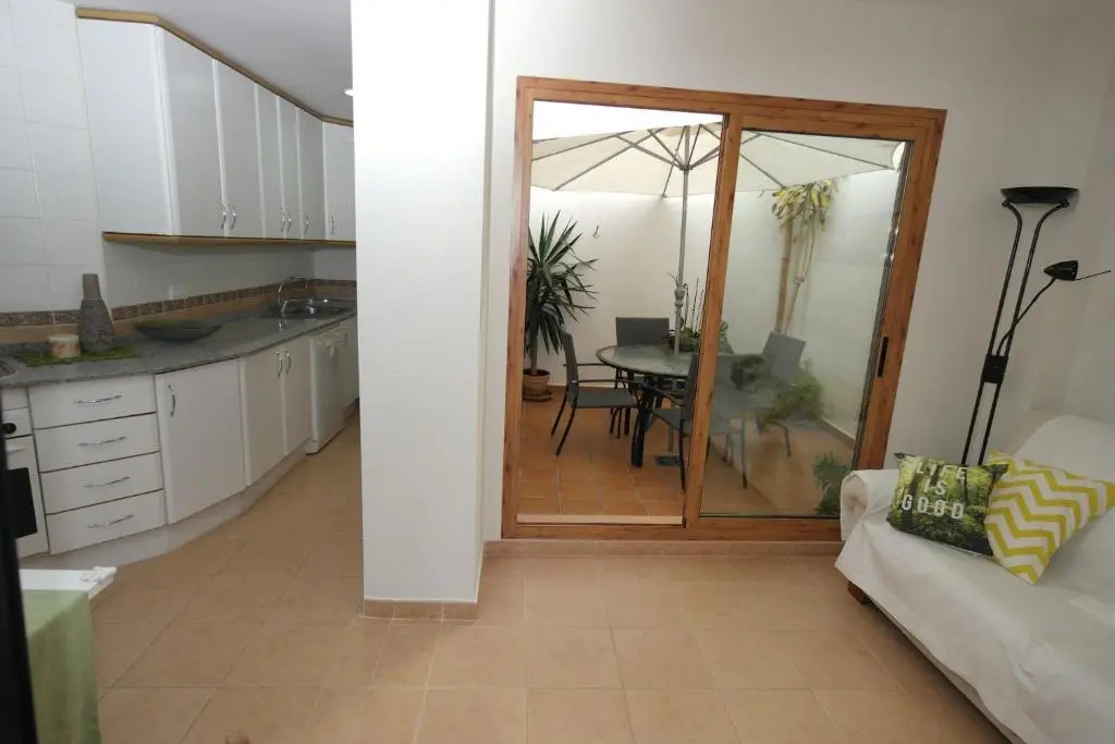 AR28-2, Bonito apartamento en primera línea