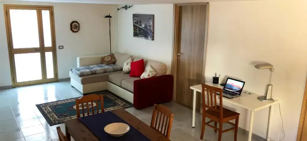 Domus Aurea - Appartamento intero ed indipendente con giardino