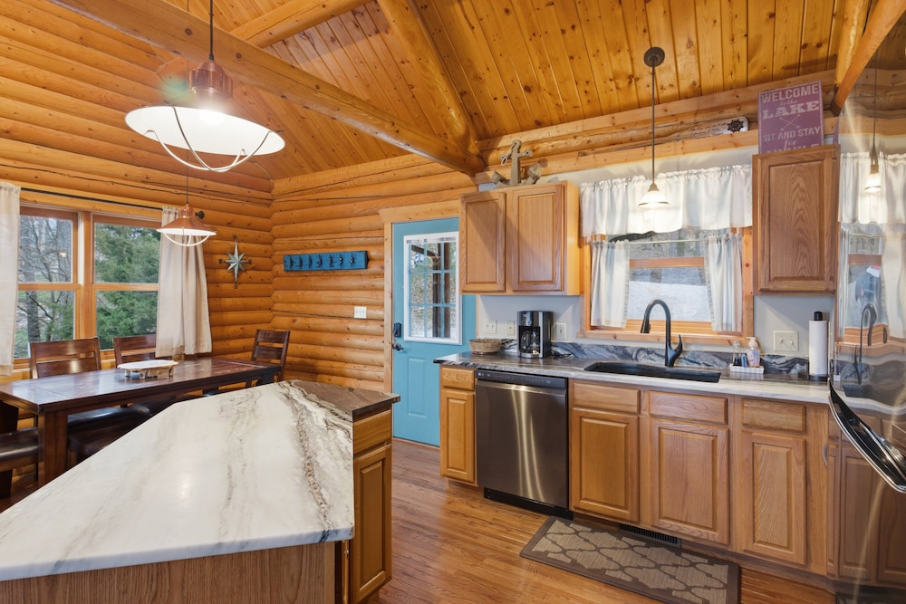 Lakefront Log Cabin With Private Dock, Two Decks & Cozy Comfort at 35mm in Sunrise Beach