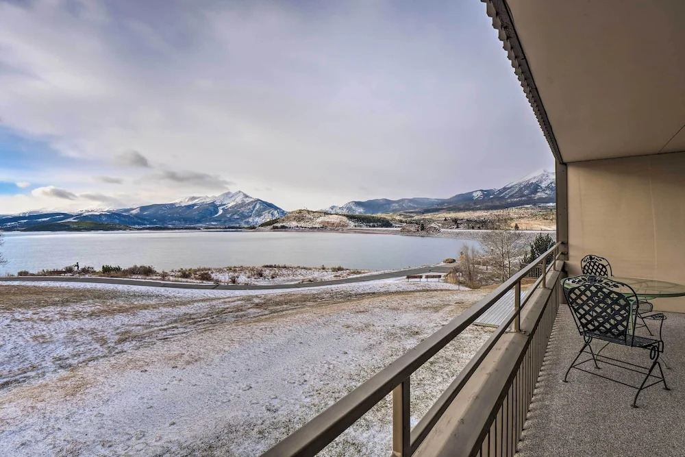 7 Mi to Keystone Resort: Condo w/ Hot Tub & Pool