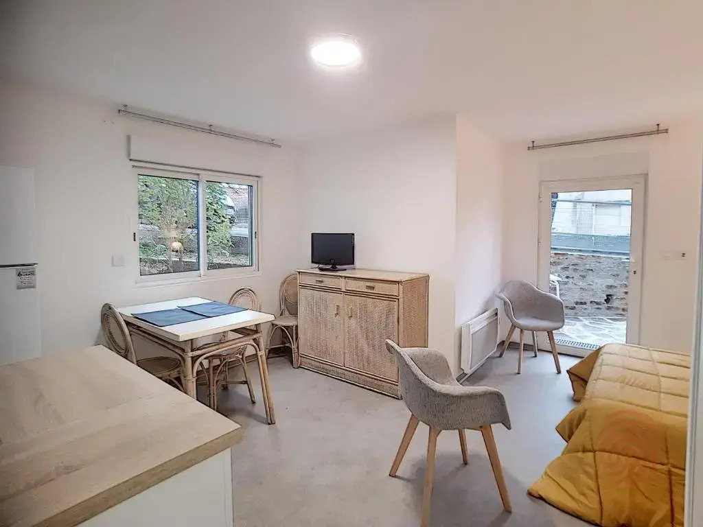 Appartement Lamalou-les-Bains, 1 pièce, 2 personnes - FR-1-451-61