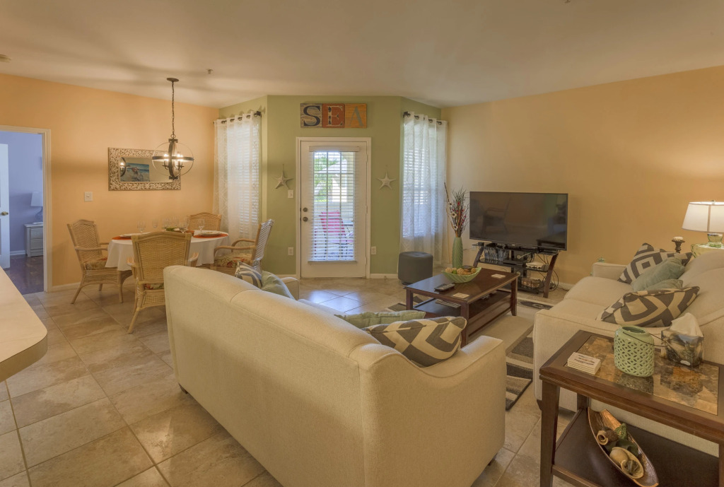 Exquisite Avalon Clearwater Condo,Minutes To Beach