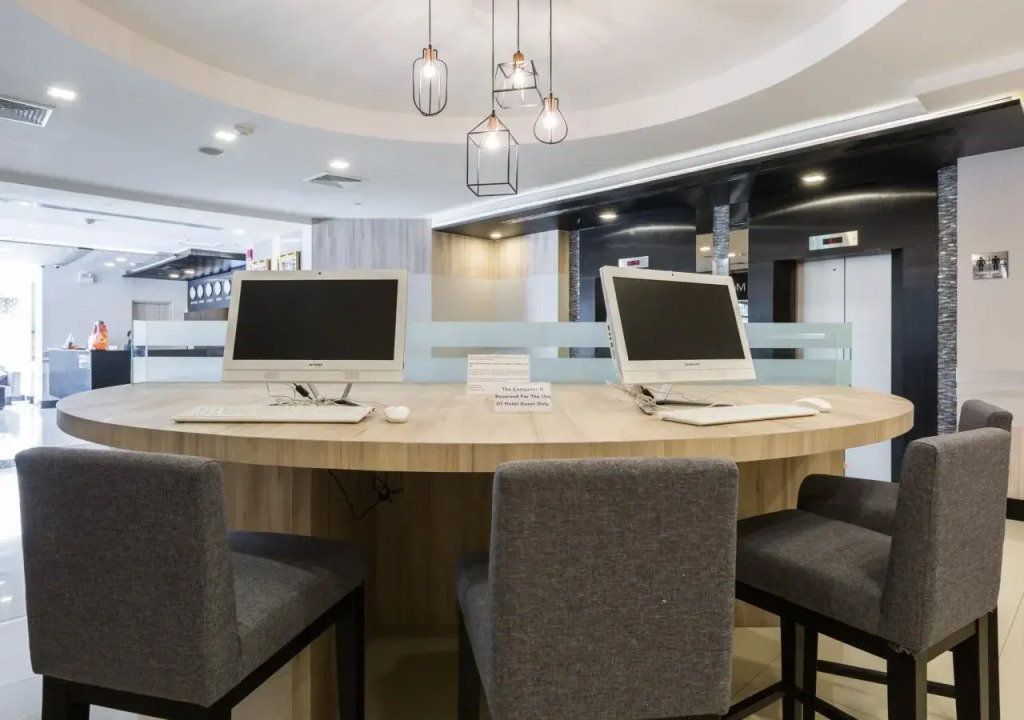 Adelphi Suites Bangkok