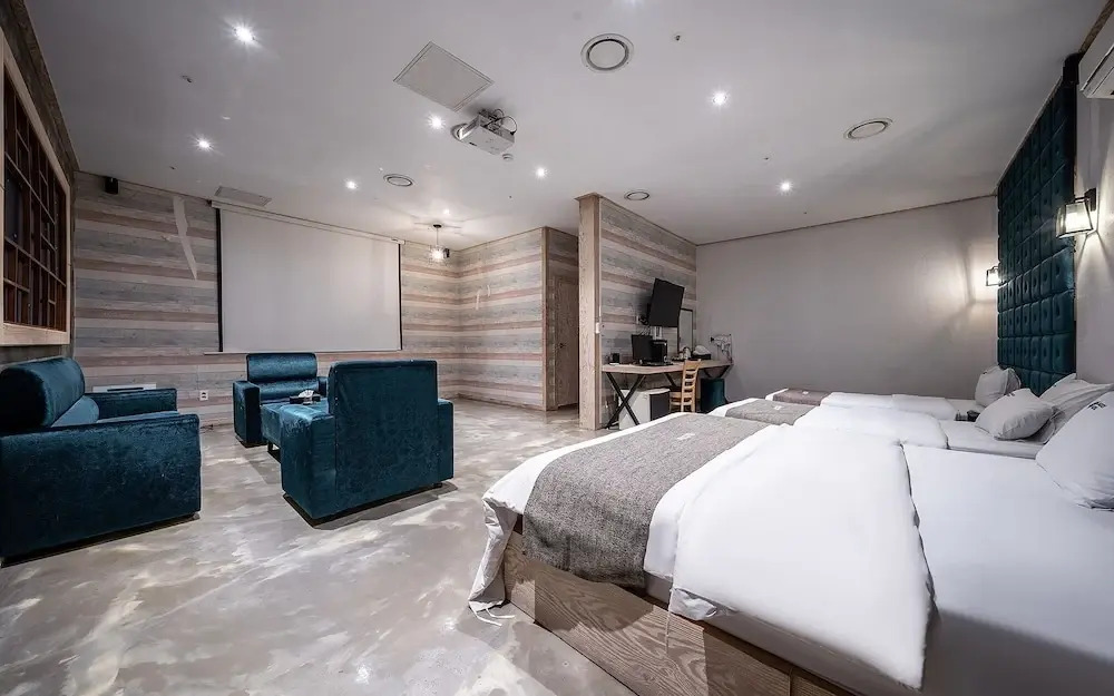 24 Block Hotel