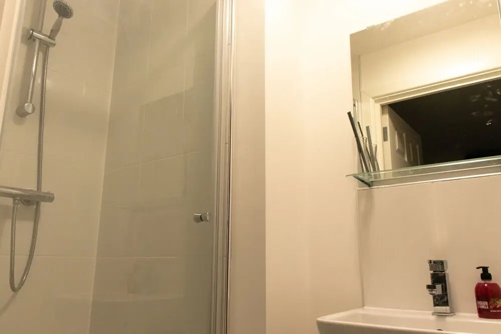 Livestay - 2 Bed 2 Bath Minutes From Heathrow