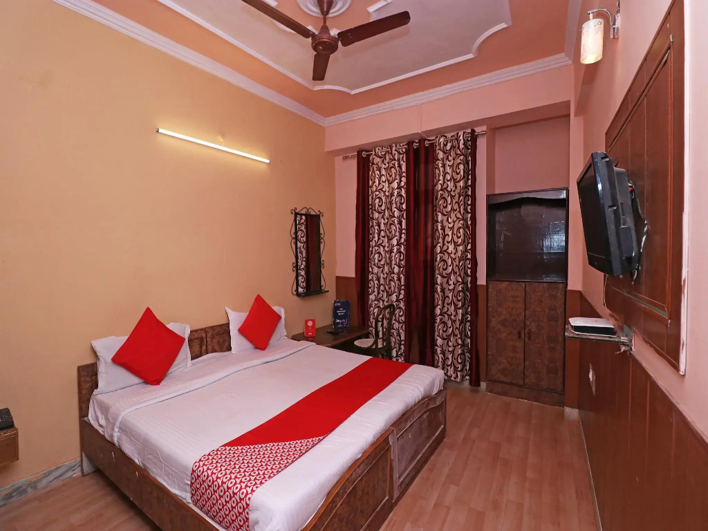 OYO 8379 Hotel Kamal