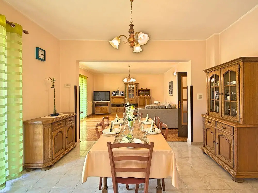 Spacious Villa for 12 Persons With Private Pool Near Rovinj and the Beach