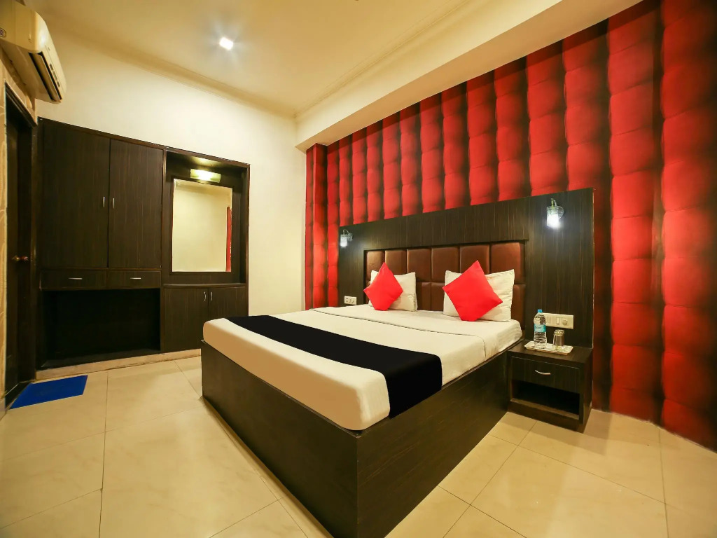 Townhouse 651 Hotel Taksonz
