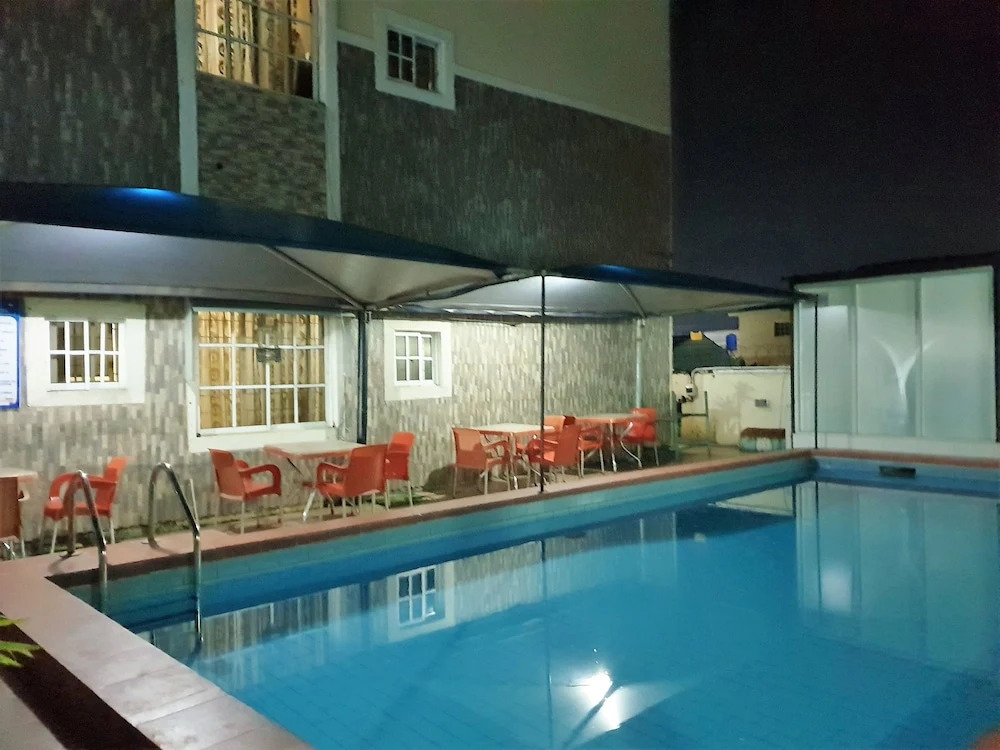 Serendib Hotel and Suites