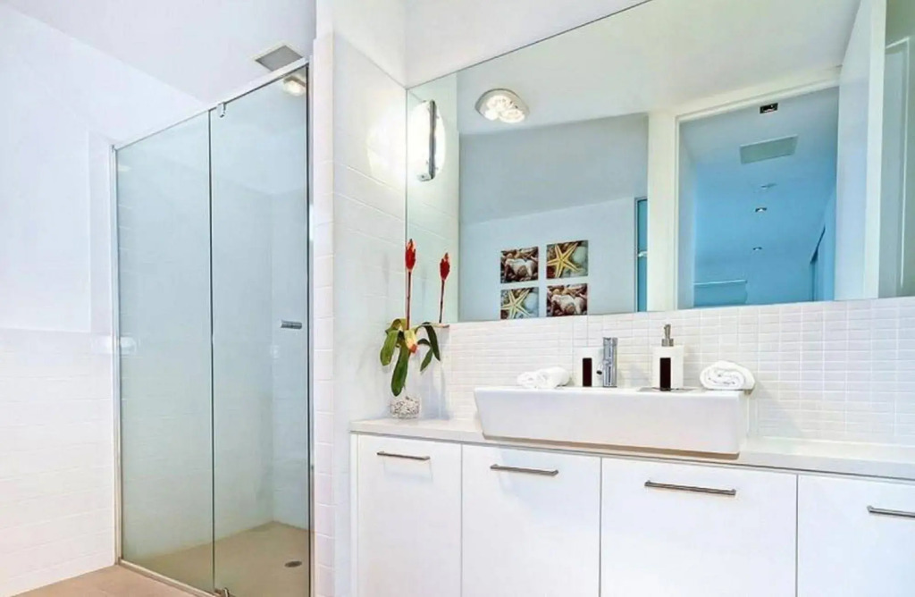 Breeze Apartments