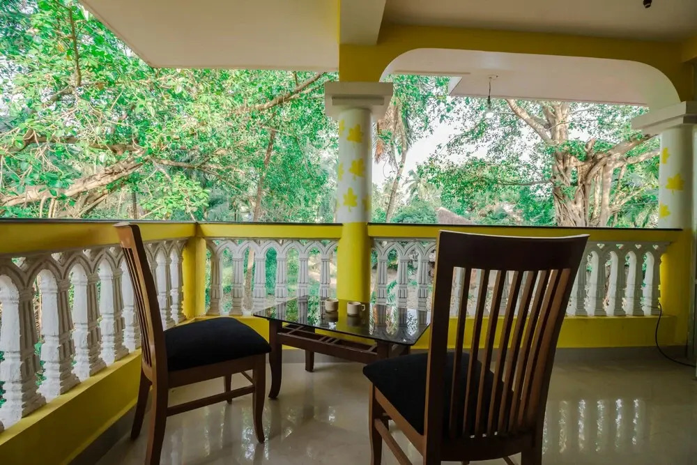 OYO 23267 Home Alluring 2 BHK Parra