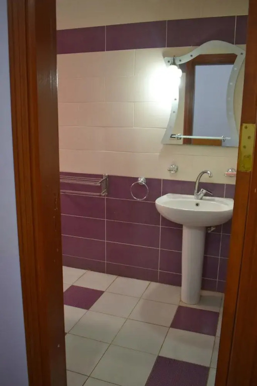 Travelholic Hostel