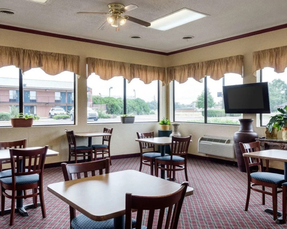 Motel 6 Greenwood, MS