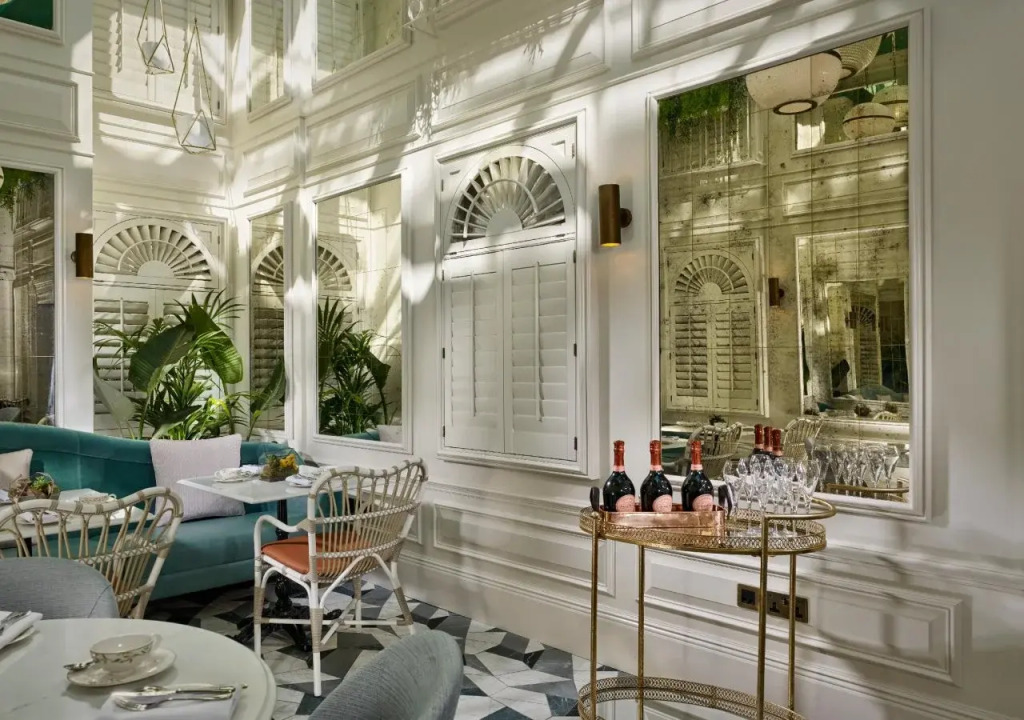 100 Queens Gate Hotel London Kensington, Curio Collection by Hilton