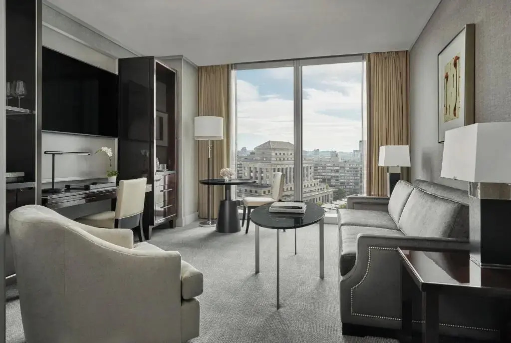 Four Seasons Hotel One Dalton Street, Boston