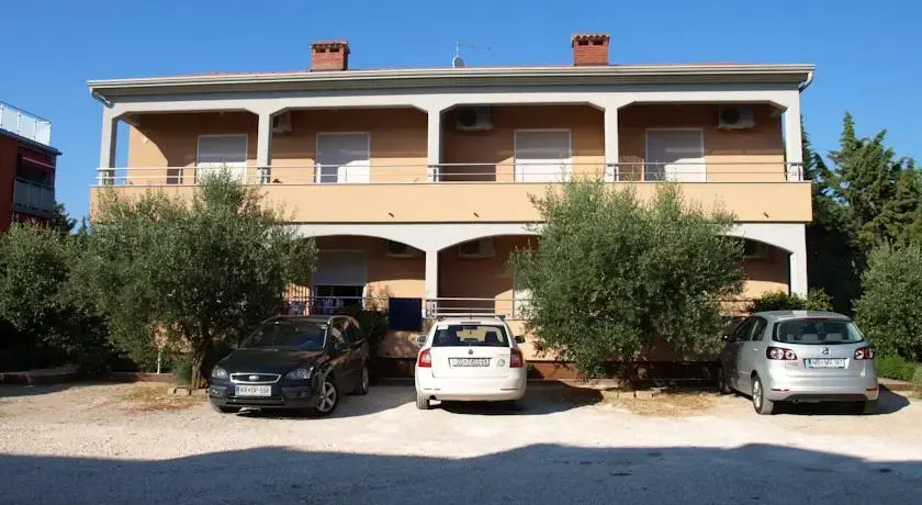 Apartments SIPARIS Zambratija