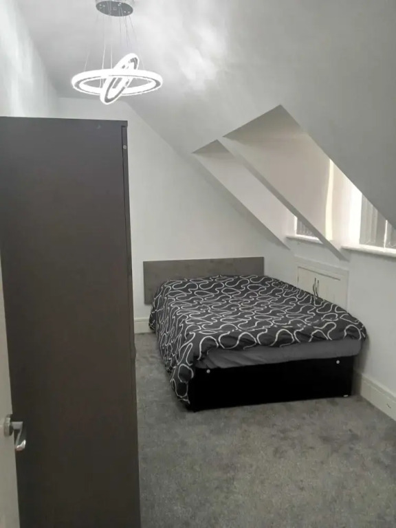 Remarkable 2-bed Penthouse in Wolverhampton
