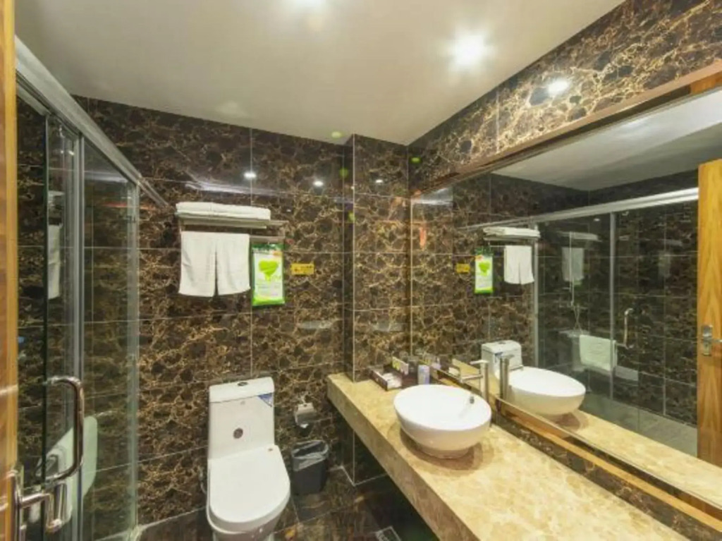 Guangzhou Treasure Holiday Hotel (Panyu Shiqiao Branch)