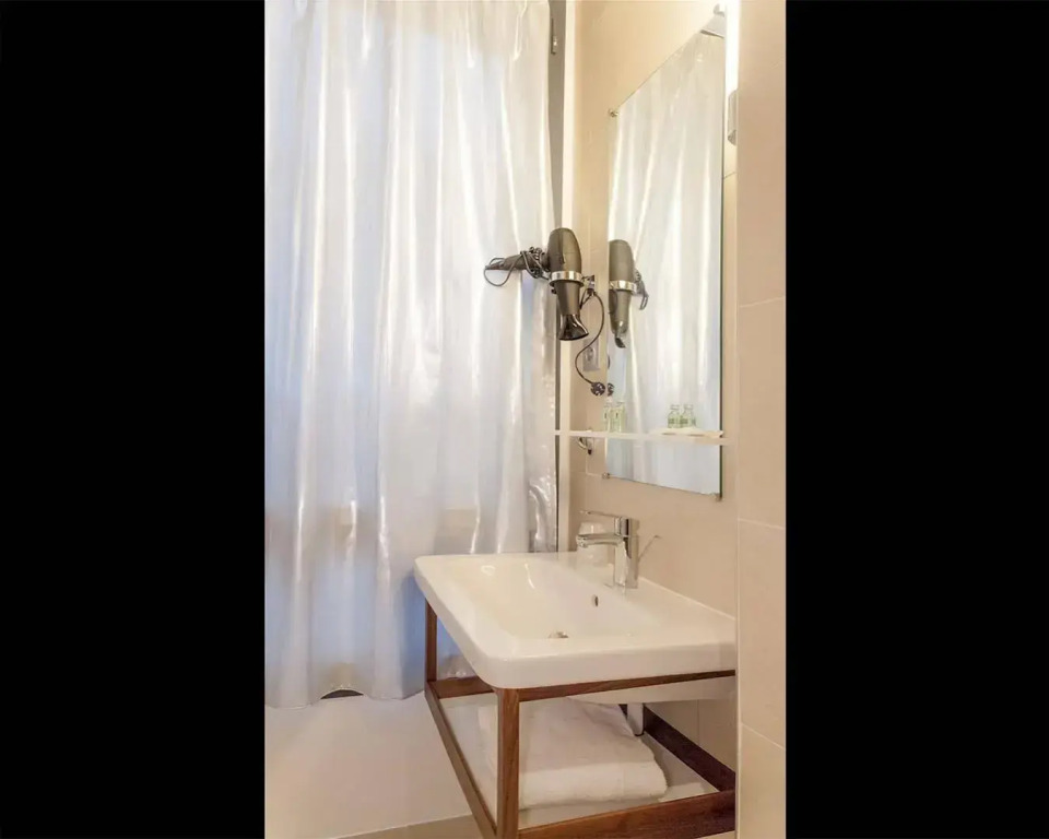 Hotel Sixteen Paris Montrouge