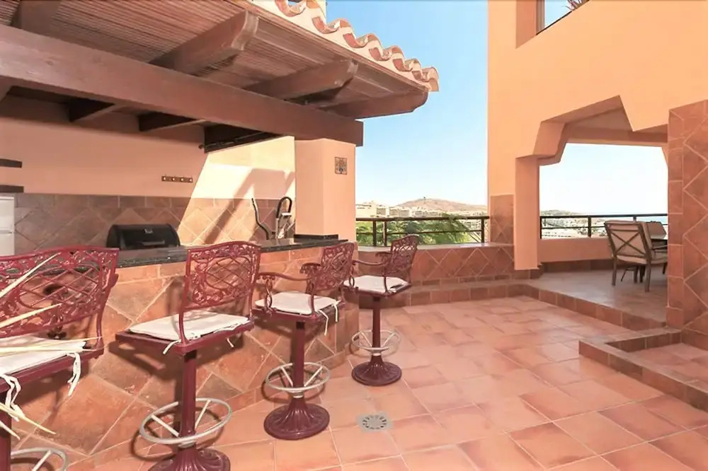 Stunning 4 bed duplex with sea views